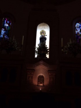 Foto da Igreja com o santo iluminado